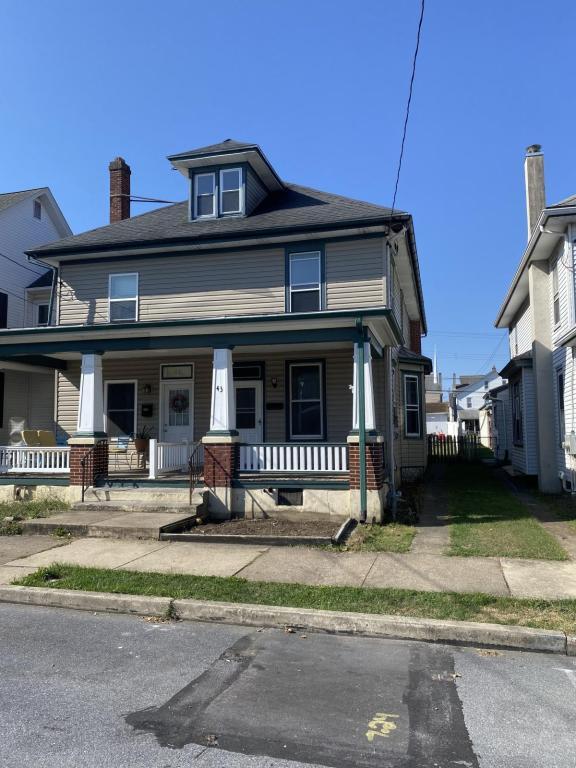 Primary Photo - 43 N Grant St