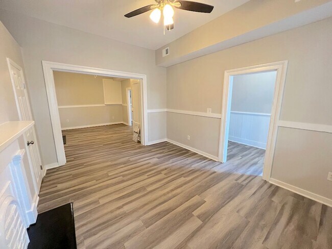 Foto del edificio - 3 BED | 2 BATH | VICTORIAN DISTRICT | PRIVATE BACK PATIO