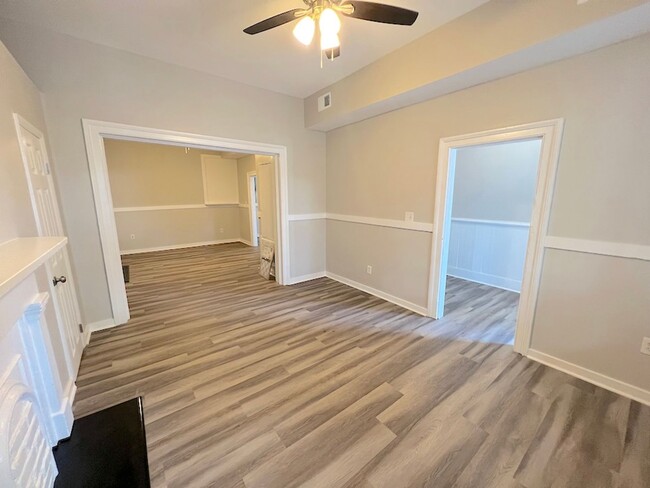 Foto del edificio - 3 BED | 2 BATH | VICTORIAN DISTRICT