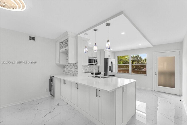 Building Photo - 2303 Lucaya Ln