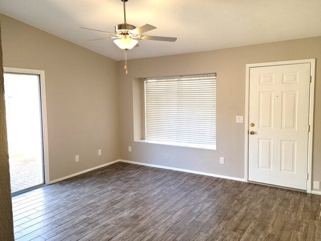 Foto del edificio - 5135 E Evergreen St