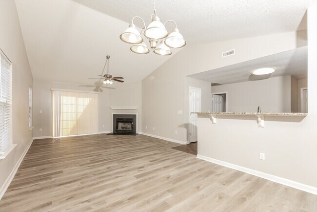 Building Photo - 4013 Apperson Dr