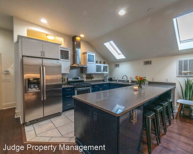 Foto del edificio - 1 br, 1 bath House - 8 W 37th Street Apt F