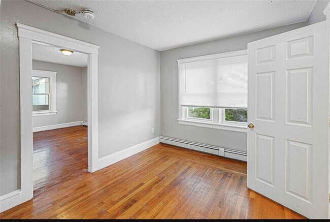 Building Photo - 126 Sumner Ave