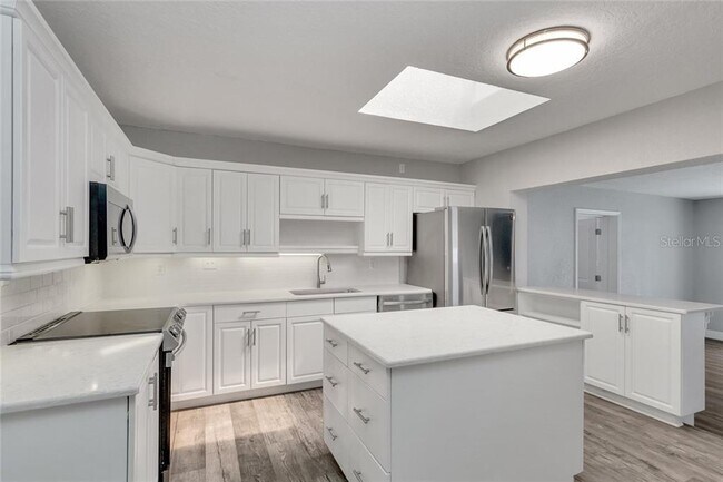 Open concept kitchen - 5148 23rd Ave N