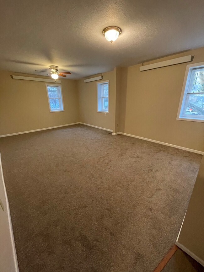 large living room - 212 4th Ave NE