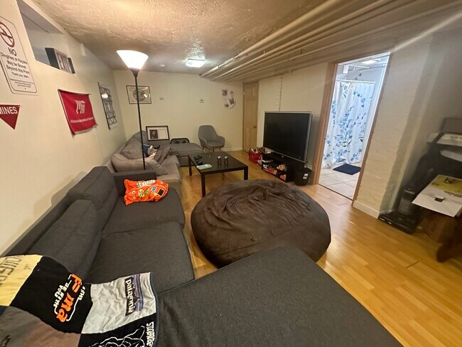 Foto del edificio - 65 Pleasant St