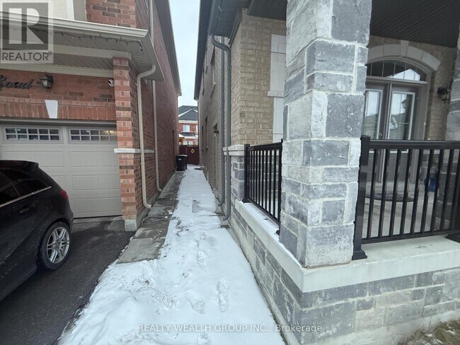 Building Photo - 14 Jaypeak Rd