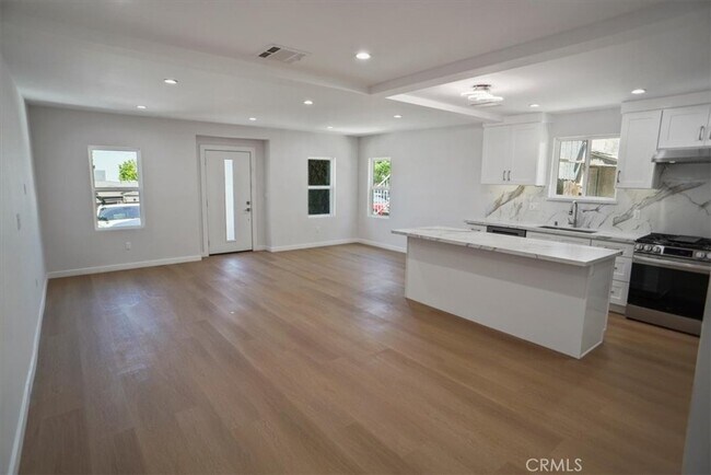 Foto del edificio - 10326 Silverton Ave