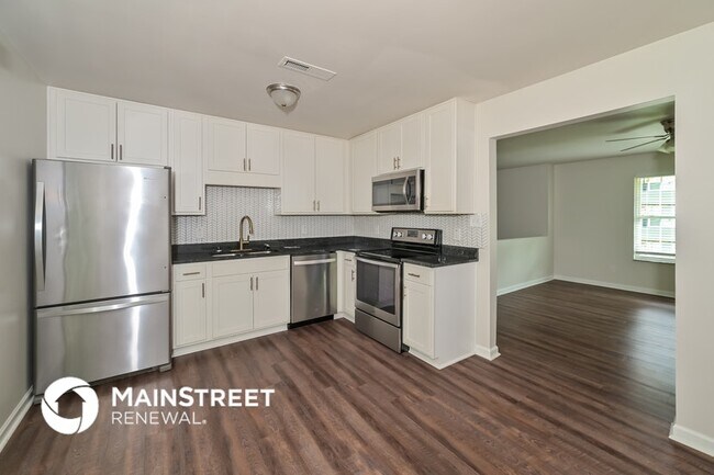 Foto del edificio - 6509 Ellesmere Dr NW