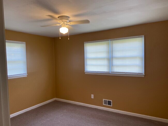 Building Photo - 3130 Longbow Dr