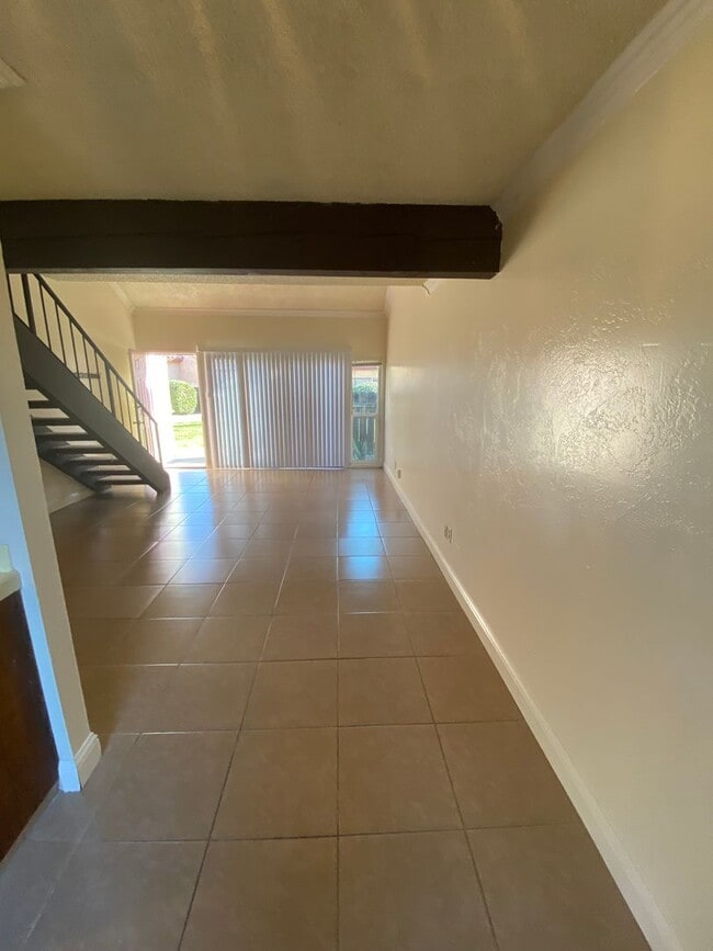 Foto del edificio - spacious one bedroom loft in Hanford