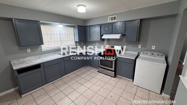 Building Photo - 1217 Western Park Dr