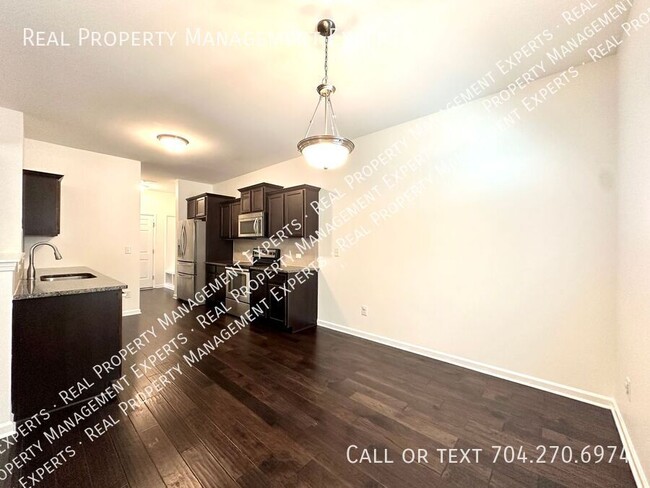 Foto del edificio - **MOVE IN CHRISTMAS SPECIAL!**Charming 4BR...