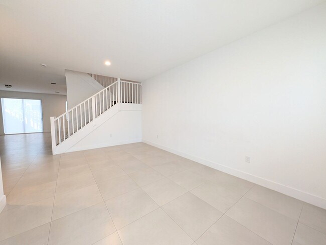 Building Photo - Spacious 3 Bedroom / 3.5 Bathroom Townhome for Rent – Miami