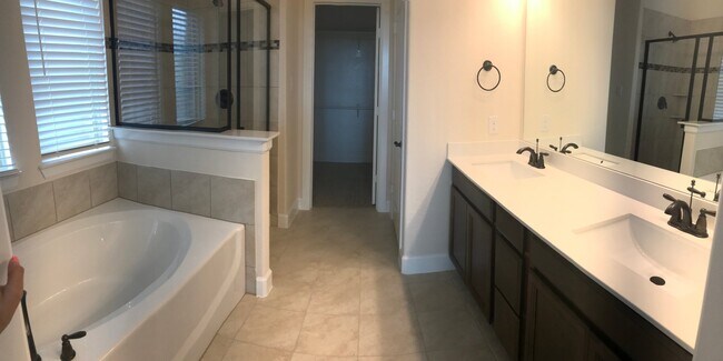 Foto del edificio - 2121 Swanmore Way