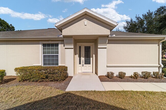 Foto del edificio - Resort-Style 55+ Living in Stone Creek – Beautiful 2-Bedroom Villa with Screened Lanai & 2-Car Ga...