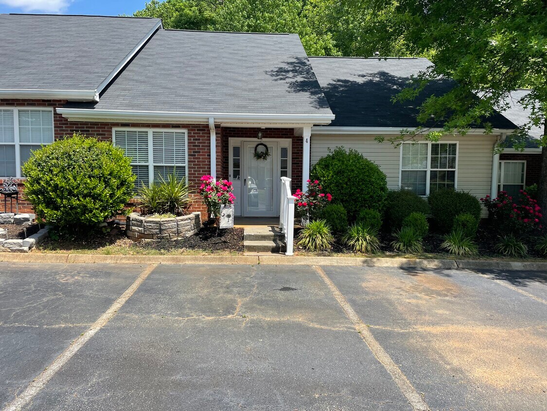 4 Creekbend Ct, Simpsonville, SC 29681 Townhome Rentals in