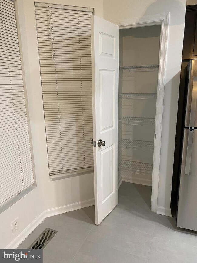 Foto del edificio - 10737 Kitchener Ct