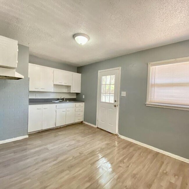 Foto del edificio - $0 First Month's Rent / $0 Deposit at Move-in