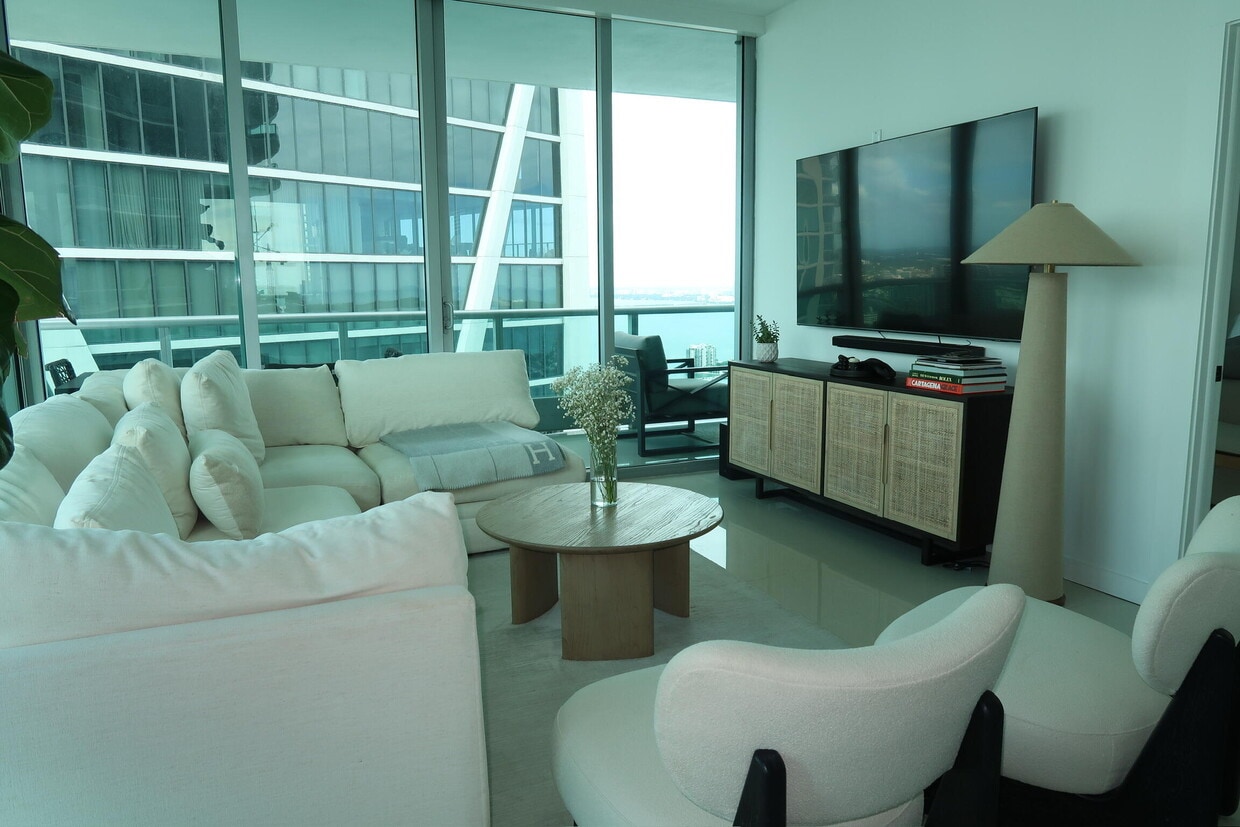 Primary Photo - 900 Biscayne Blvd