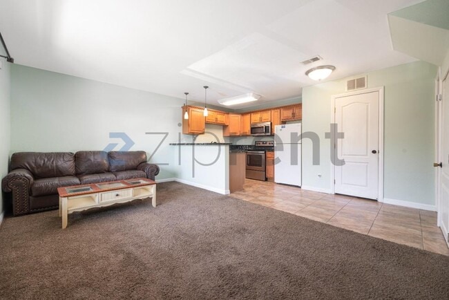 Building Photo - 221 Westlake Dr