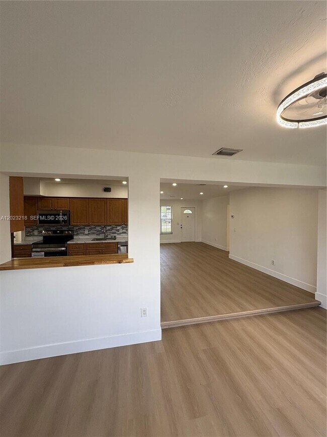 Building Photo - 7150 SW 10th St