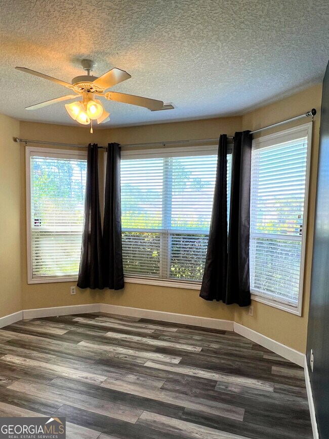 Foto del edificio - 252 Laurel Landing Blvd