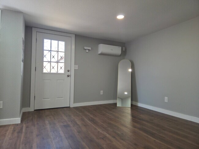 Foto del edificio - 1120 Rigsby Ave