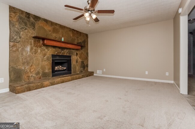 Building Photo - 3851 Sundowner Ct SE
