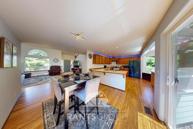 Foto del edificio - Fully Furnished! Close to the Hospital & I5