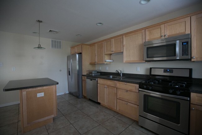 Foto del edificio - 7115 Monmouth Ave