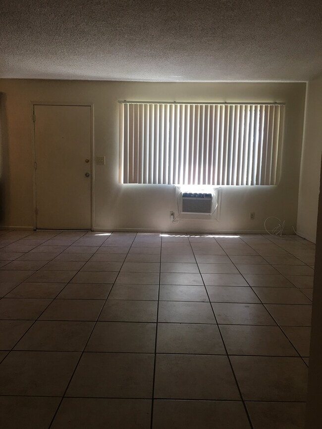 Building Photo - 406 Tyler Way
