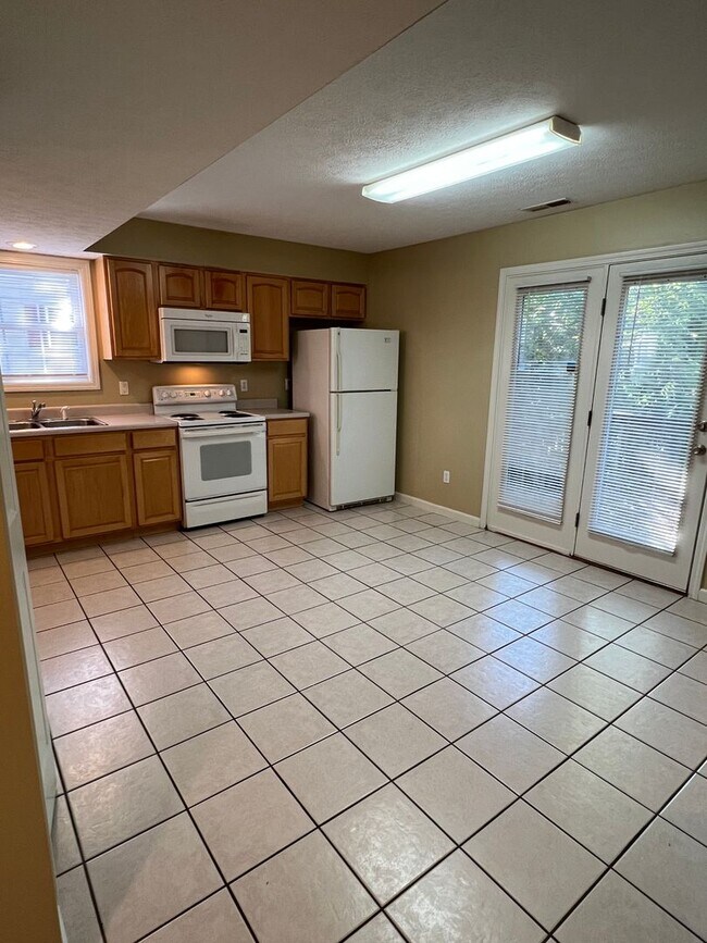 Foto del edificio - Available July 2026;  Monthly rent $1,750