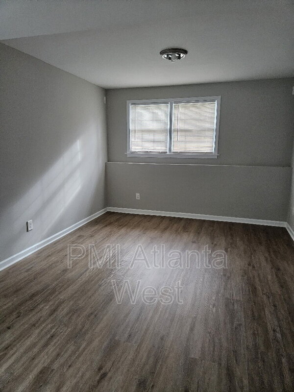 Building Photo - 5325 The Savoy