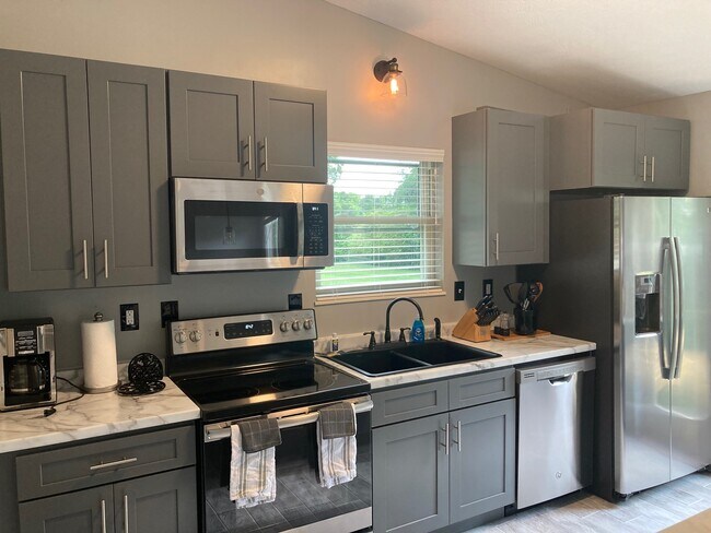 Foto del edificio - 490 Beechwood Cir