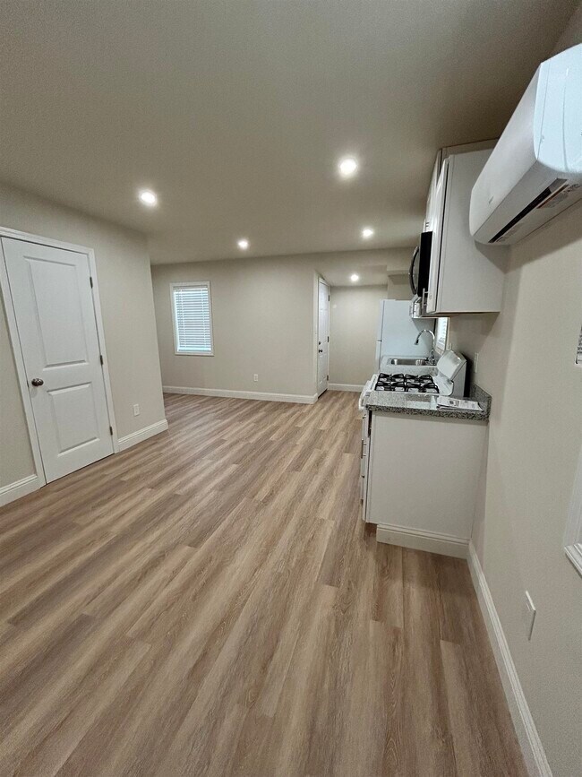 Building Photo - 1705 Sutter St