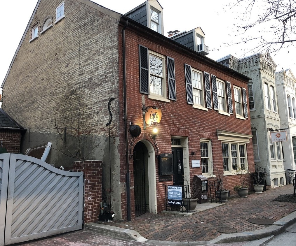 Primary Photo - 110 S Pitt St