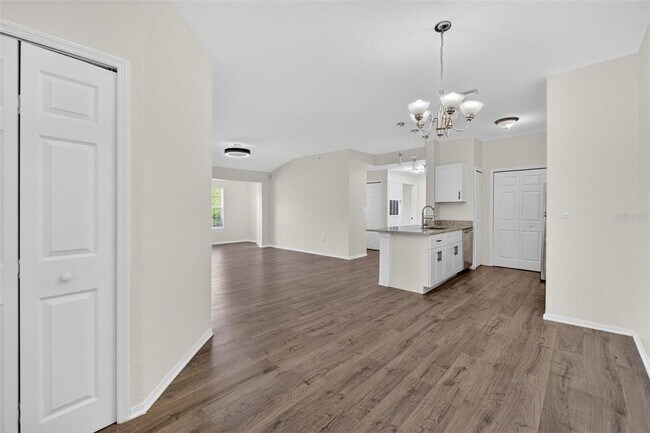 Foto del edificio - 5467 Vineland Rd