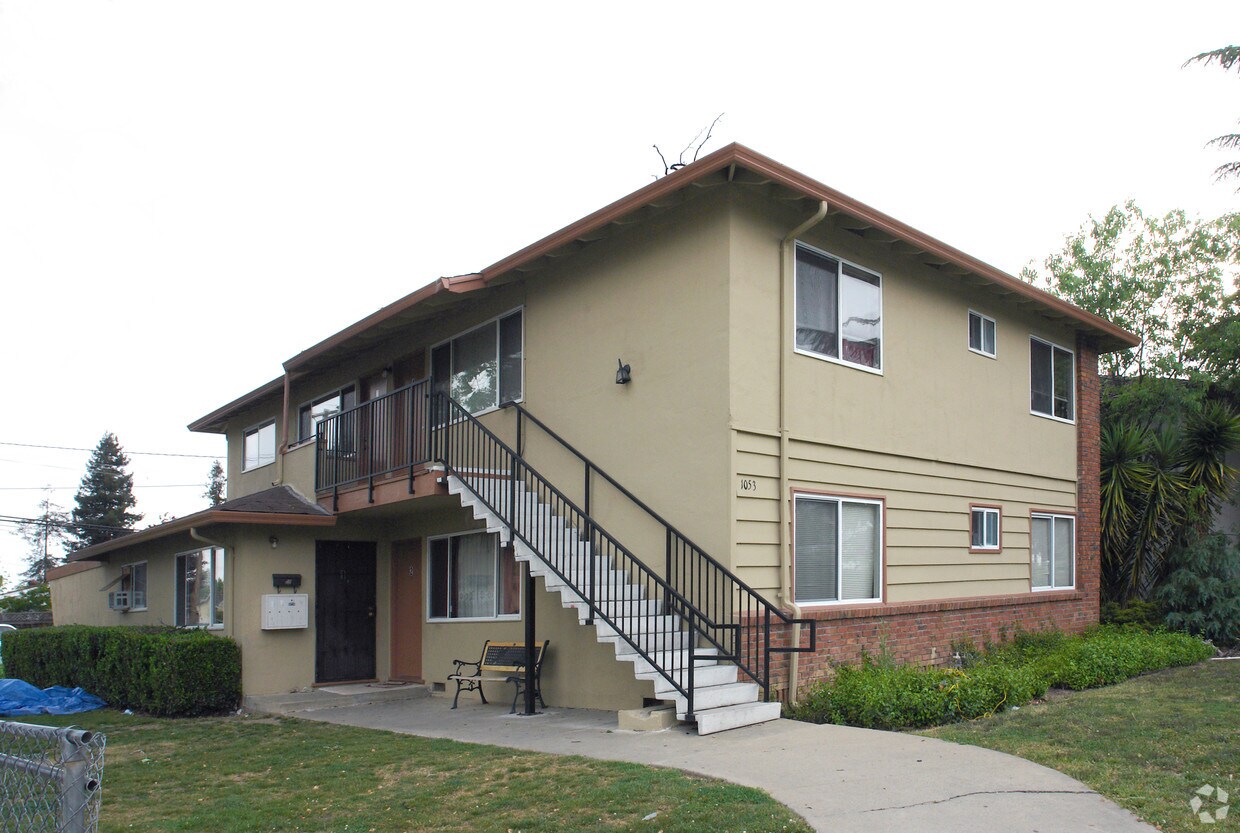 Foto principal - 1053 W Hamilton Ave