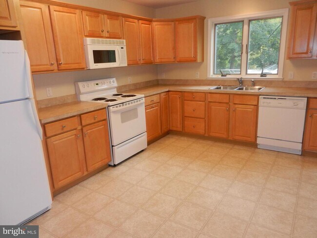 Building Photo - 106 Garris Rd