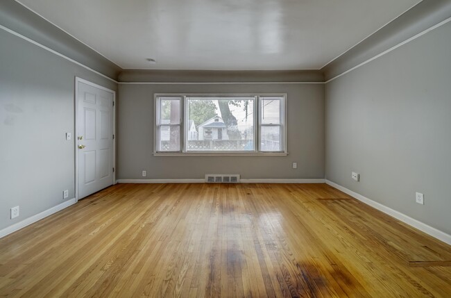 Building Photo - 27 E Milton Ave
