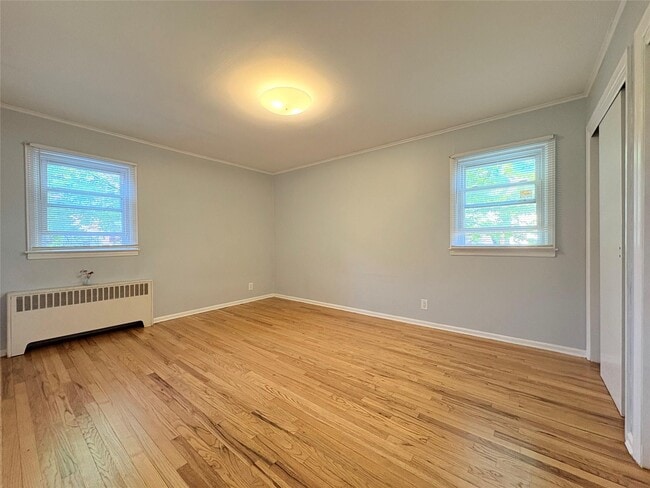 Building Photo - 49 E Hawthorne Ave