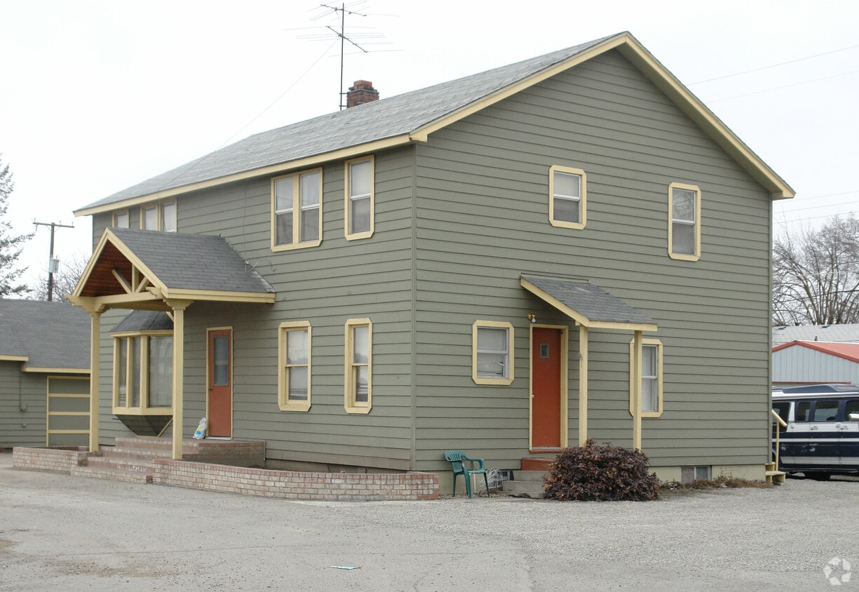 Primary Photo - Parkwaters Square Apartments