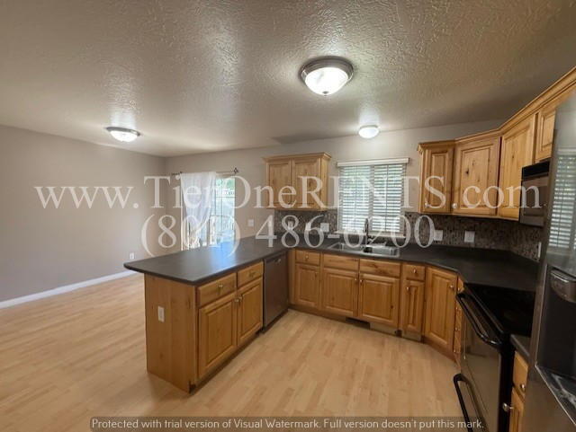 Building Photo - No deposit option for qualified renters wi...
