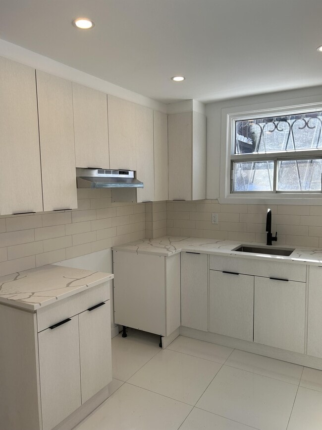 Photo du bâtiment - 3010 Rue Goyer