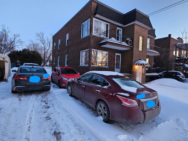 Building Photo - 120 Rue De L'hôtel-De-Ville