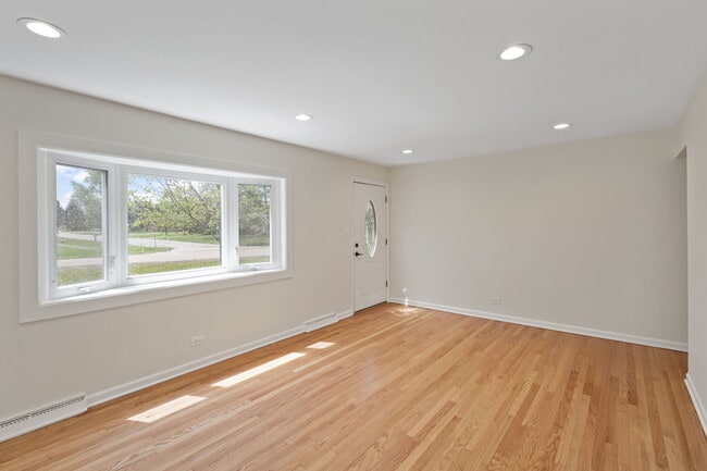 Building Photo - 646 68th St