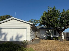 Building Photo - 4949 Everglade Ct