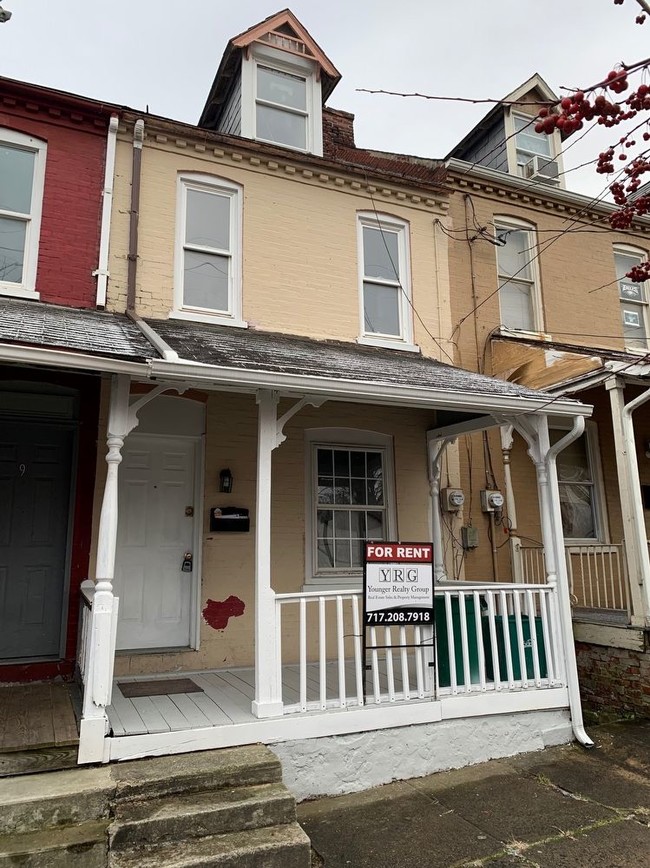 4 Bedroom Home In Lancaster Townhouse For Rent In Lancaster Pa Apartments Com